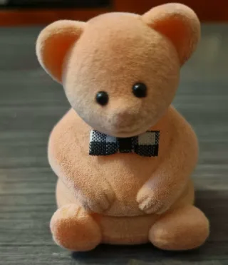 Conjunto Minnie Mouse: Anillo y Pendientes