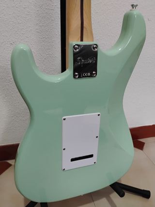 Fender Squier Affinity + Amplificador Marshall