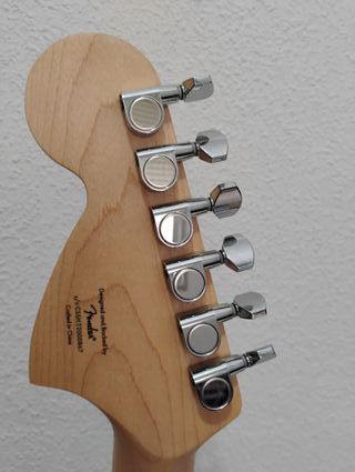 Fender Squier Affinity + Amplificador Marshall