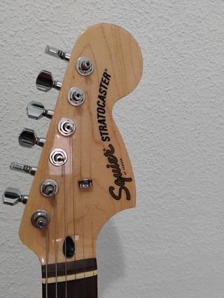 Fender Squier Affinity + Amplificador Marshall