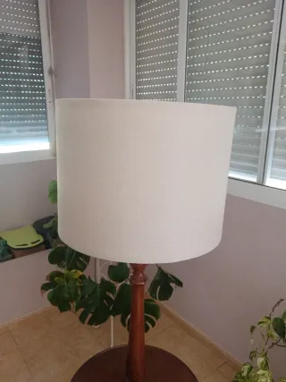 Lámpara de salón madera y tela