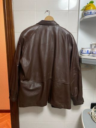 Chaqueta de cuero marrón