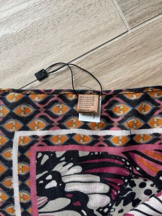 Sciarpa leggera con farfalle