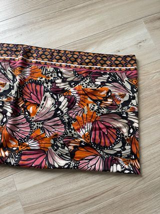 Sciarpa leggera con farfalle