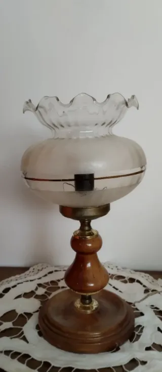 Lámpara de mesilla madera y cristal