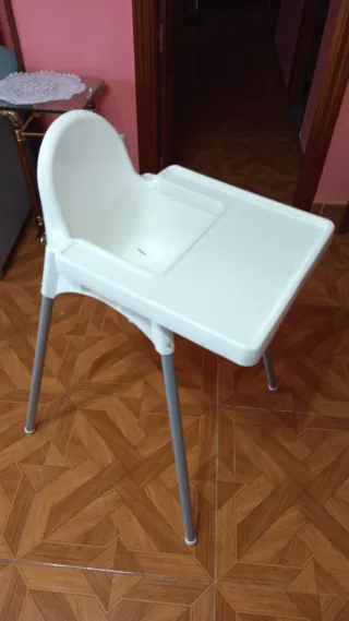 Trona IKEA para bebé