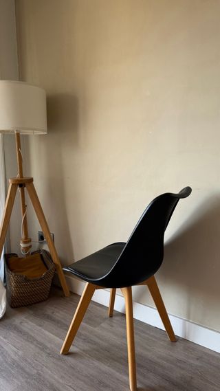 Sillas de comedor negras y madera