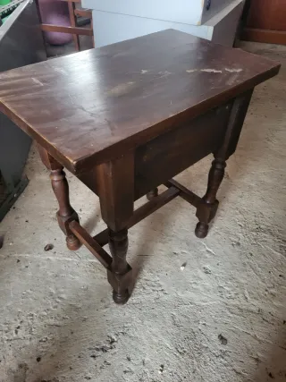 Mesita de noche de madera