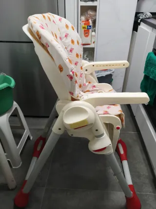 Trona de bebé con estampado infantil