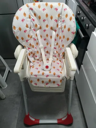 Trona de bebé con estampado infantil