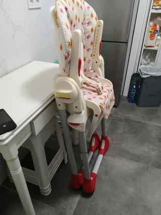 Trona de bebé con estampado infantil