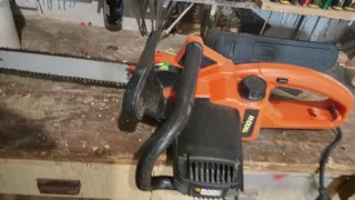 Motosierra Eléctrica Black & Decker 1900W