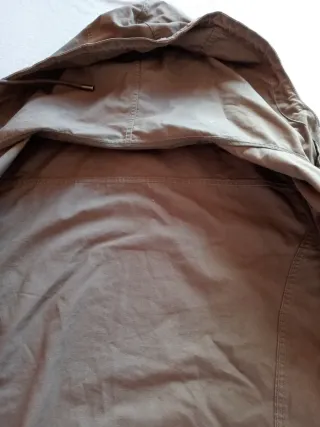 Cazadora ligera Zara hombre. Verde caqui