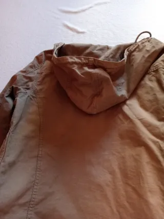 Cazadora ligera Zara hombre. Verde caqui