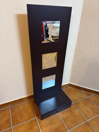 Recibidor moderno con 3 espejos