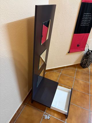 Recibidor moderno con 3 espejos