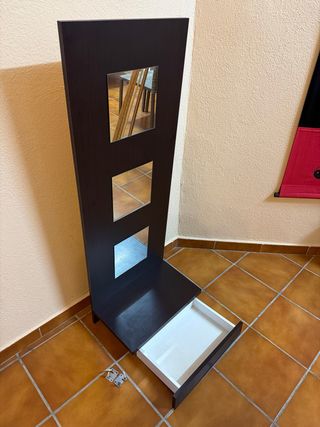 Recibidor moderno con 3 espejos