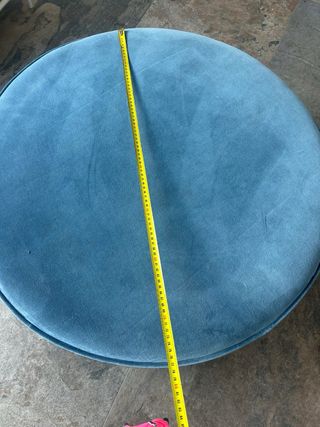 Puf redondo azul de terciopelo