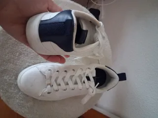 Zapatillas Blancas y Azul Marino