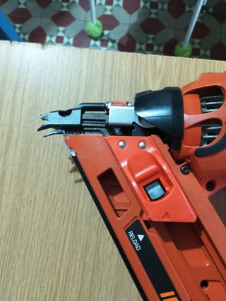 Clavadora Paslode IM360CI + Caja Clavos