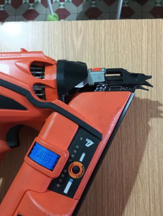 Clavadora Paslode IM360CI + Caja Clavos