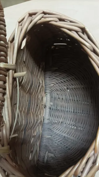 Cesta de mimbre para pesca o setas