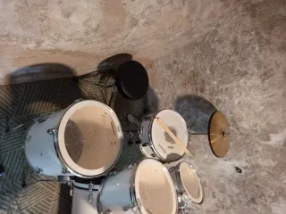 Batería Acústica Millenium Blanca