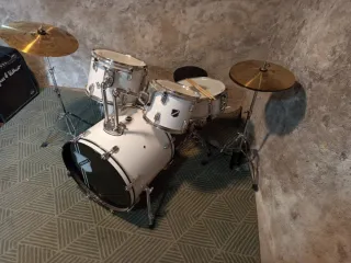 Batería Acústica Millenium Blanca