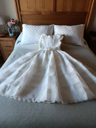 Vestido de comunión color crema niña