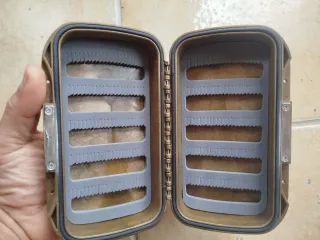Caja para moscas de pesca