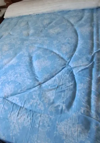 Colchón de muelles con funda estampado floral