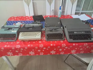 4 Máquinas de Escribir Antiguas