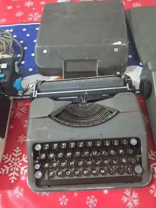 4 Máquinas de Escribir Antiguas
