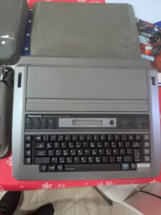 4 Máquinas de Escribir Antiguas