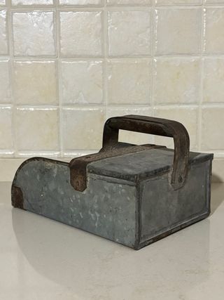 Raro attrezzo agricolo in metallo