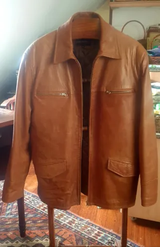 Cazadora de piel marrón