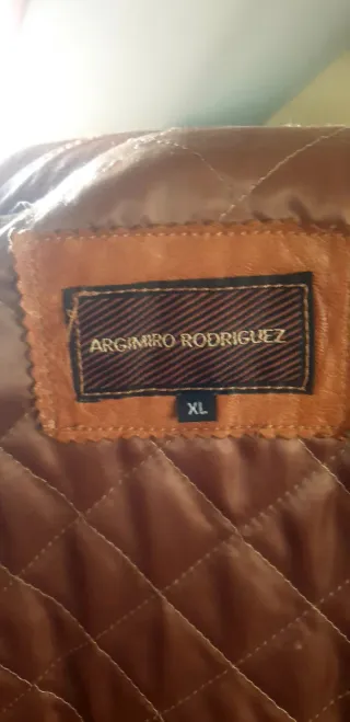 Cazadora de piel marrón