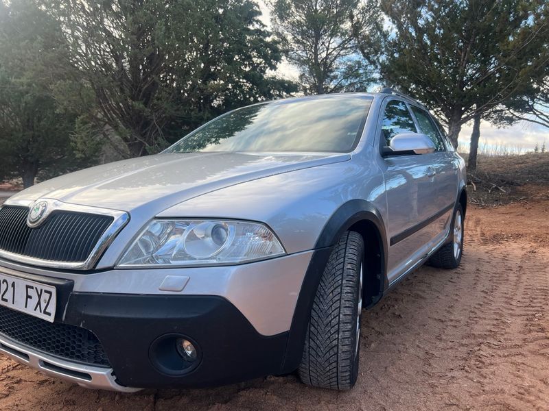 Skoda Octavia Scout 4*4 - foto 1