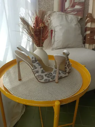Zapatos de tacón con estampado de leopardo
