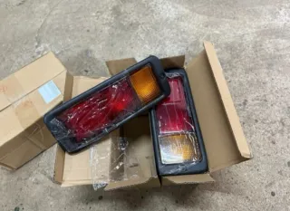 Pilotos Traseros Mitsubishi V20