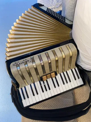 Acordeón Hohner Concerto II 72 Bajos