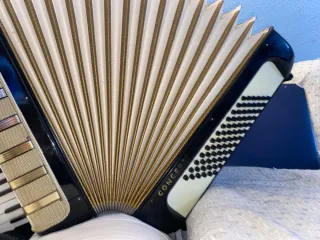 Acordeón Hohner Concerto II 72 Bajos