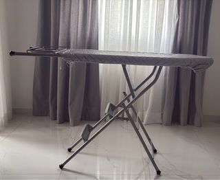 Tabla de planchar plegable con escalera