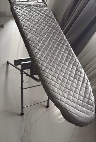 Tabla de planchar plegable con escalera