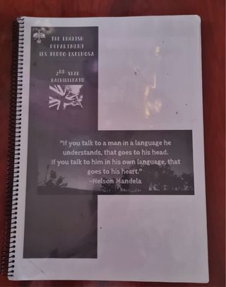 Cuadernillos y diccionario de inglés