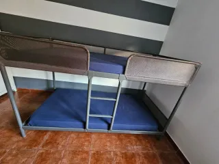 Litera IKEA metálica