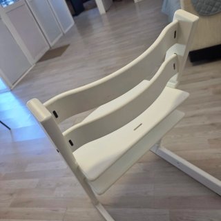 Trona Stokke con Bandeja Gris