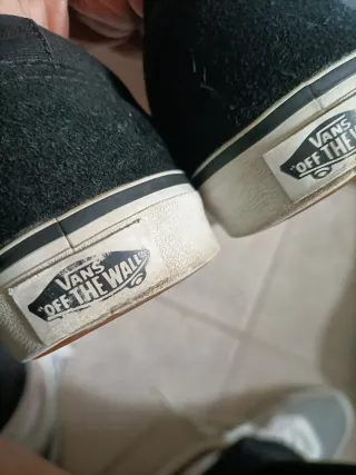 Zapatillas Vans Negras y Blancas