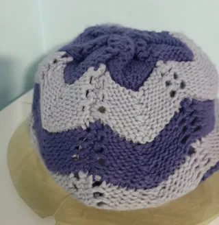 Gorro de lana morado y gris invierno
