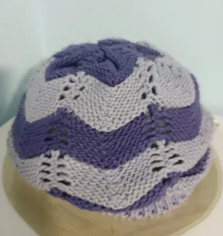 Gorro de lana morado y gris invierno